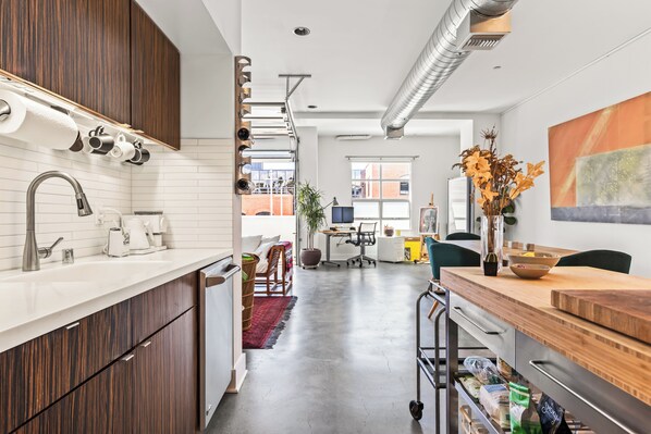 Fridge, microwave, oven, stovetop - Large artist's loft, 2 blocks from beach (Santa Monica)