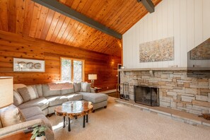 Smart TV, fireplace, DVD player