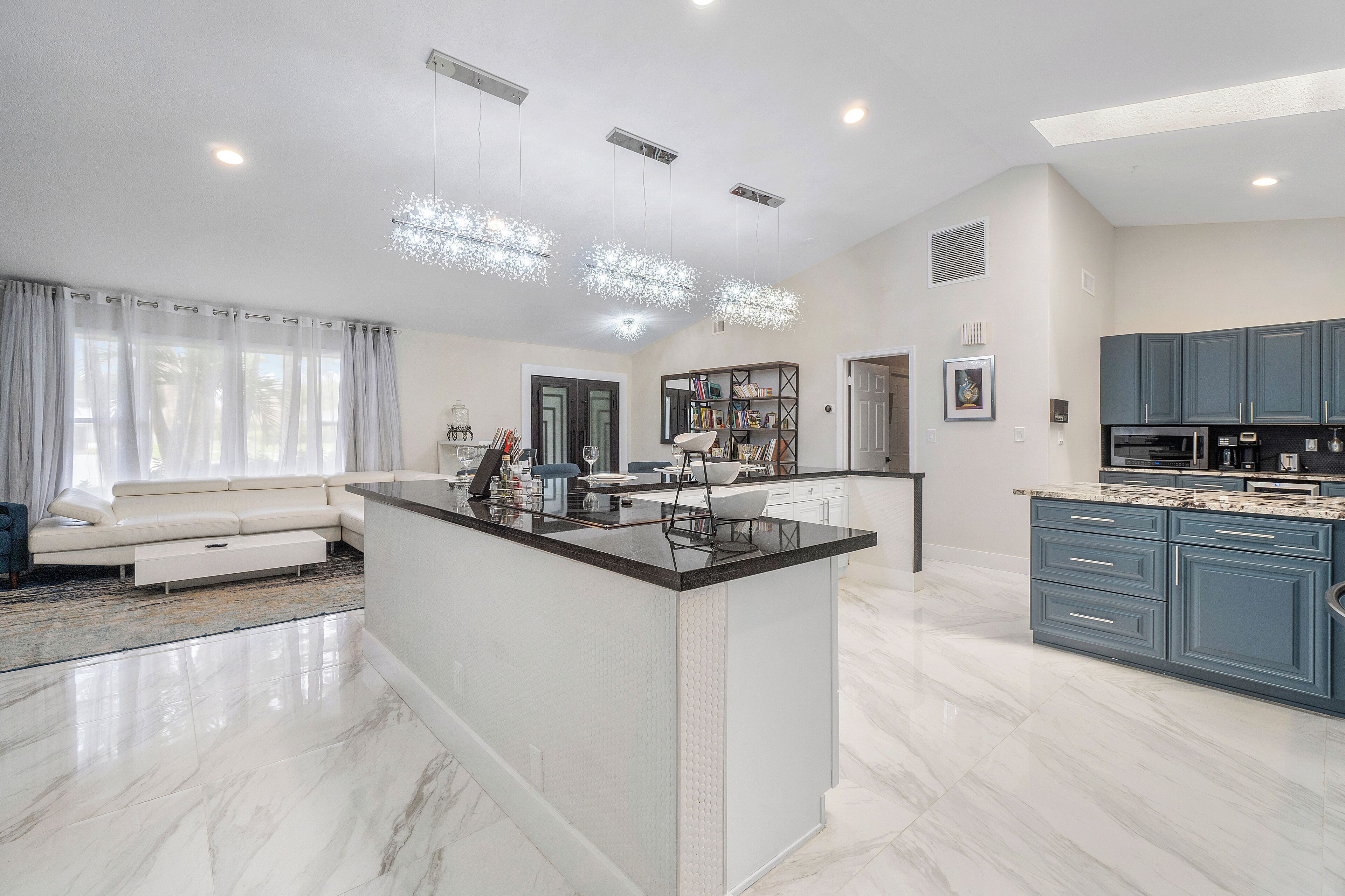 Exotic house 5/3 with gourmet kitchen. Wellington