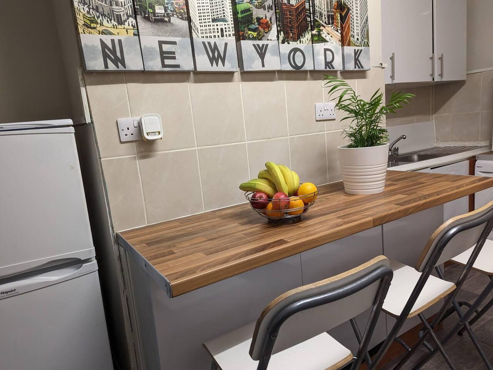 House, Multiple Beds | Private kitchen | Fridge, microwave, oven, stovetop