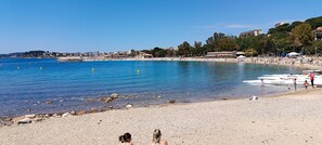 Beach nearby, beach towels - Bel appartement de 50M2 au rez de jardin de villa très ensolleillé  très calme (Toulon)