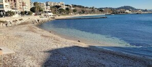 Beach nearby, beach towels - Bel appartement de 50M2 au rez de jardin de villa très ensolleillé  très calme (Toulon)