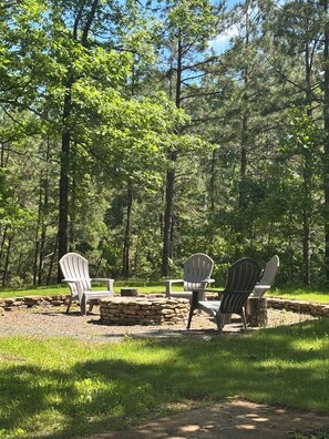 Property grounds - Near The Lake (Bee Branch)