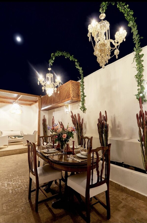 Outdoor dining
