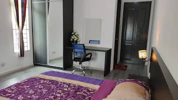 5 Schlafzimmer, Bügeleisen/Bügelbrett, WLAN, Bettwäsche