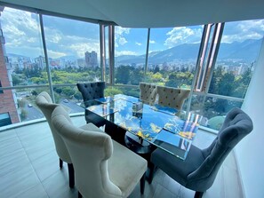 Dining - SKYVIEW FAMILY (Quito)