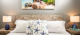 Belmont Shore 1 minute walk to the beach