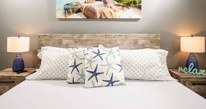 Belmont Shore 1 minute walk to the beach