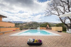 Pool - Villa with swimming pool surrounded by greenery in a panoramic location (Giano Dell'umbria)