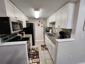 Micro-ondes, four, plaque de cuisson, lave-vaisselle