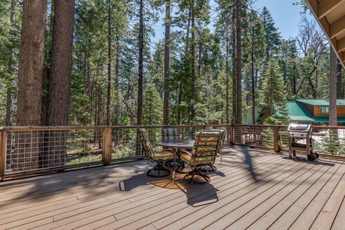 Lucky Cub Cabin- Pet Friendly!