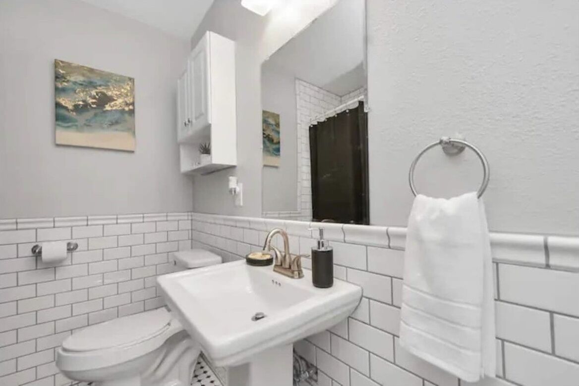 Clean, cozy 1 bed APT close to Downtown Houston!