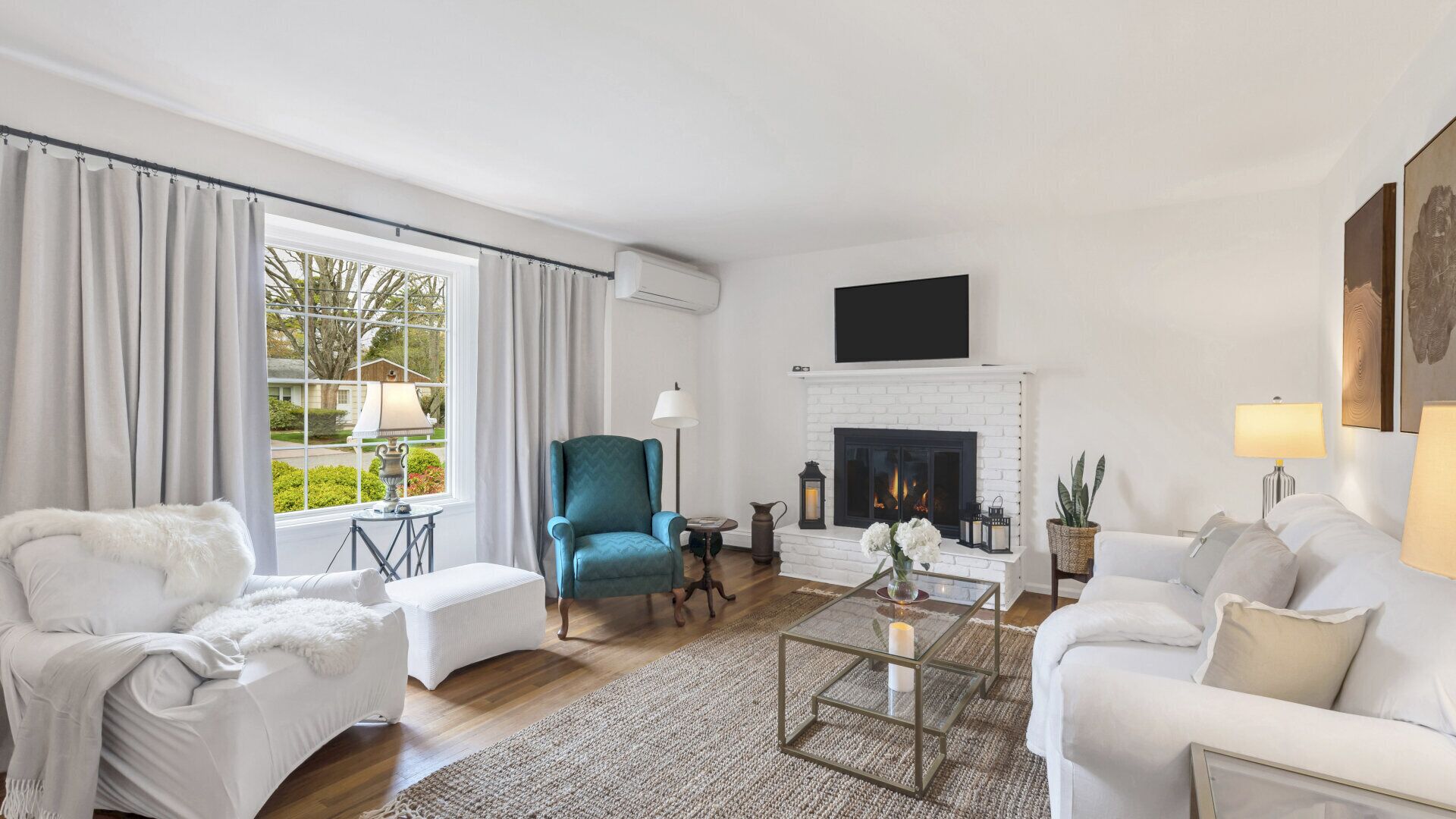 HAMPTON BAYS HOME MINUTES FROM SOUTHAMPTON VILLAGE, SHINNECOCK BAY, OCEAN...