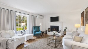 Smart TV, fireplace, stereo