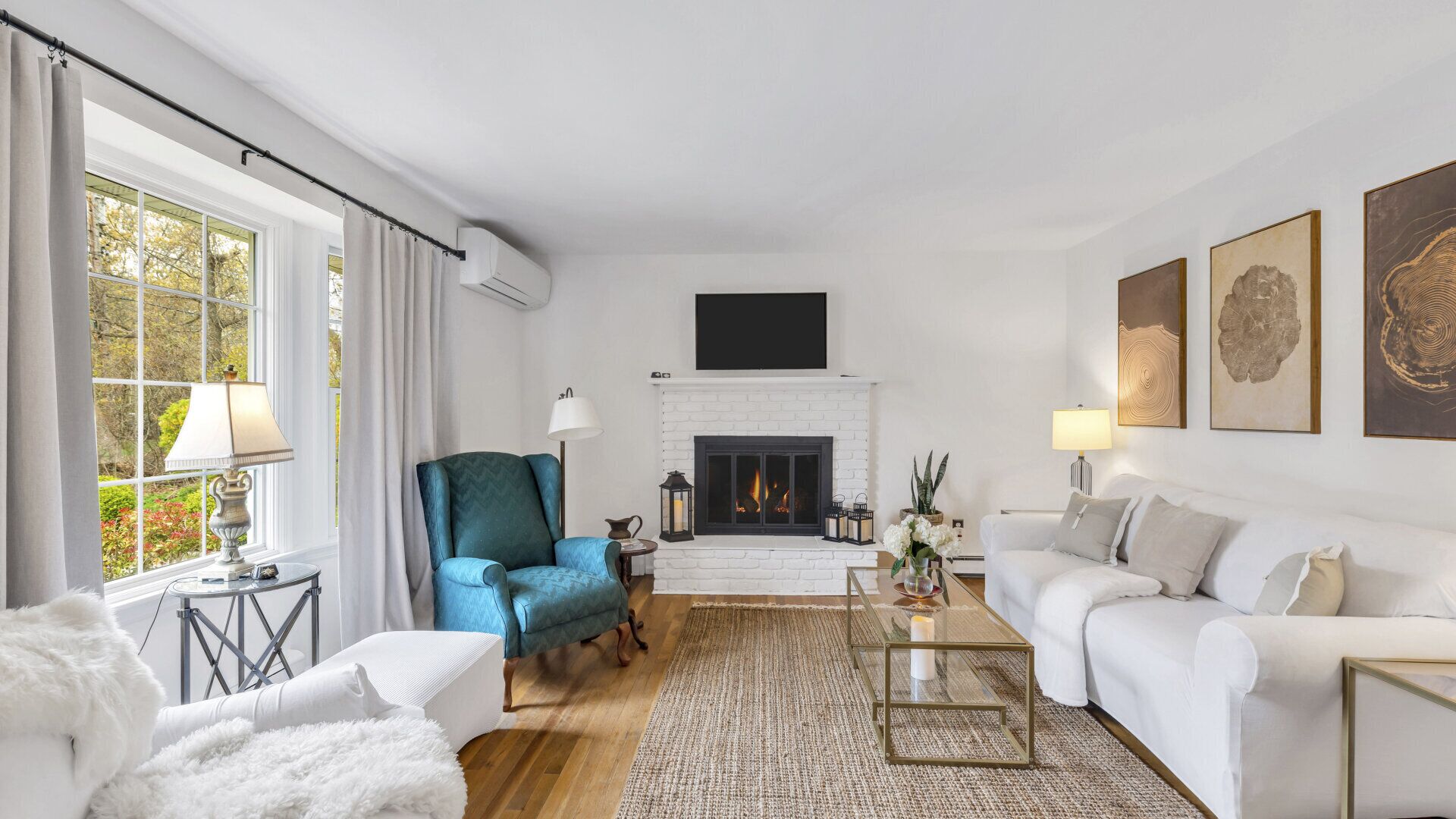 HAMPTON BAYS HOME MINUTES FROM SOUTHAMPTON VILLAGE, SHINNECOCK BAY, OCEAN...