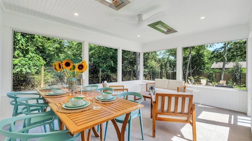 HAMPTON BAYS HOME MINUTES FROM SOUTHAMPTON VILLAGE, SHINNECOCK BAY, OCEAN...