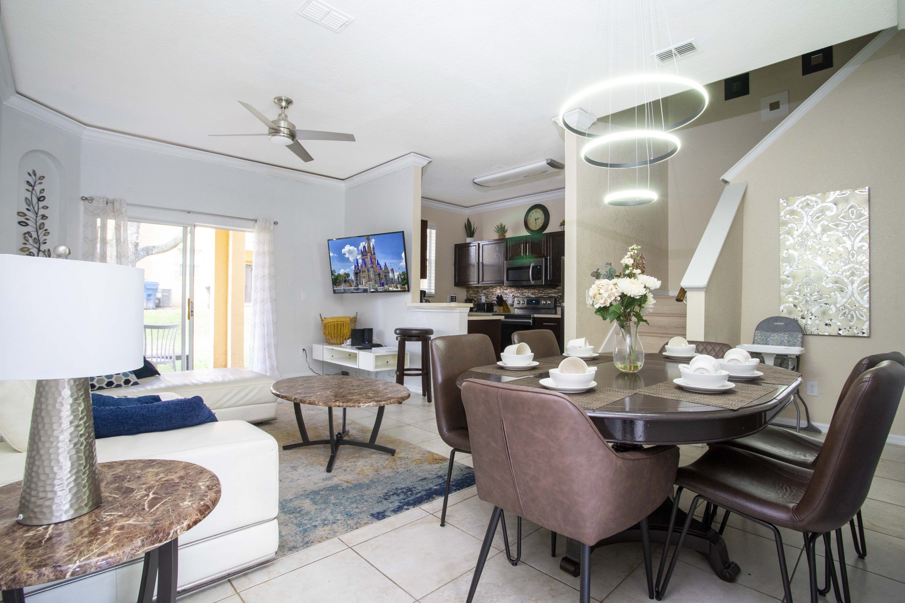 Luxurious 4-bed Townhome near Disney World and attractions in a fabulous resort