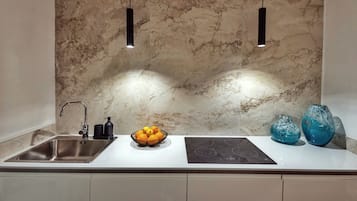 Fridge, stovetop, coffee/tea maker, electric kettle