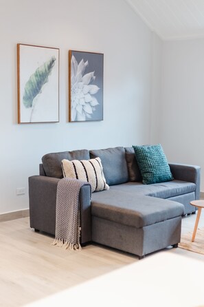 Deluxe Apartment | Living area | 55-inch Smart TV with digital channels, TV - Casa Love 2D (Panama City)