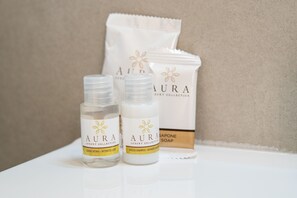 Haartrockner, Handtücher, Seife, Shampoo