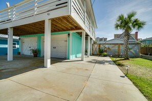 Exterior - Nash Shell Beach Cottage, Sleeps 8. Walk to the beach, Pets considered. (Panama City)