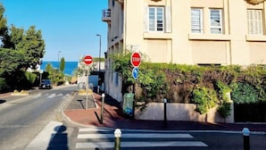 A building with balconies, a stop sign, and a no entry sign. - Bright Appartment, perfect location (Saint-Jean-Cap-Ferrat)