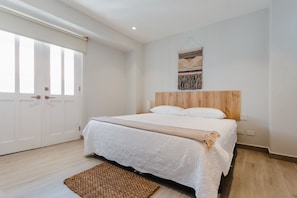 Deluxe Apartment | 1 bedroom, laptop workspace, iron/ironing board, free WiFi