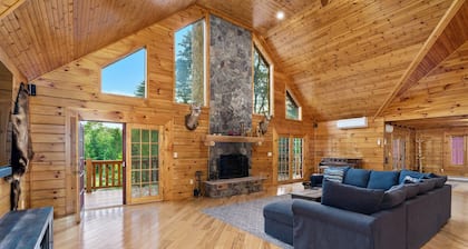 Lakefront Lodge w/ Pvt Dock, Sauna, GameRm, Pickle/Basketball Court, Firepit