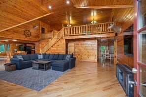 TV connectée, cheminée, baby-foot, table de tennis de table