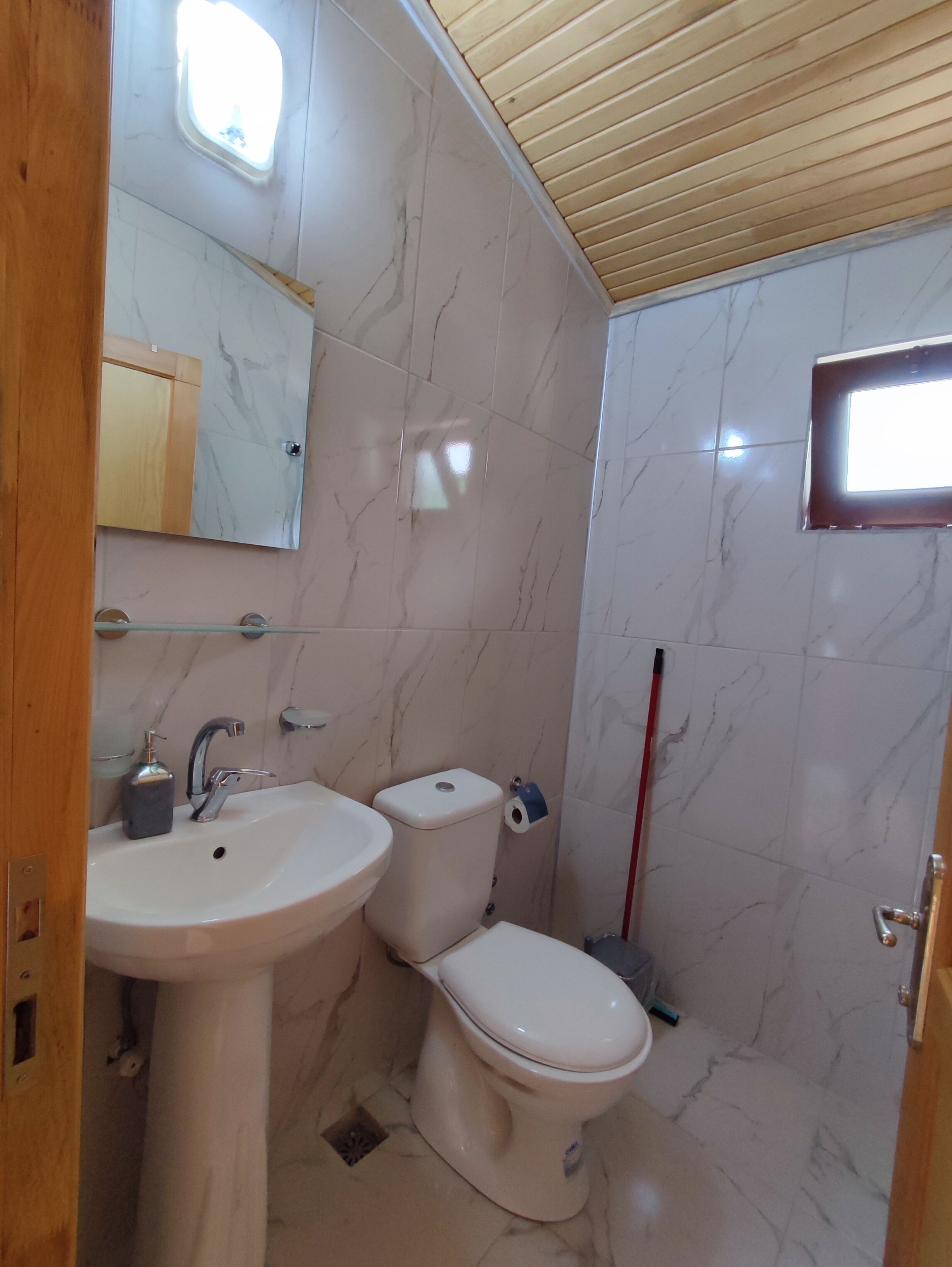 Bungalow familiare | Bagno | Doccia, asciugacapelli, pantofole, asciugamani