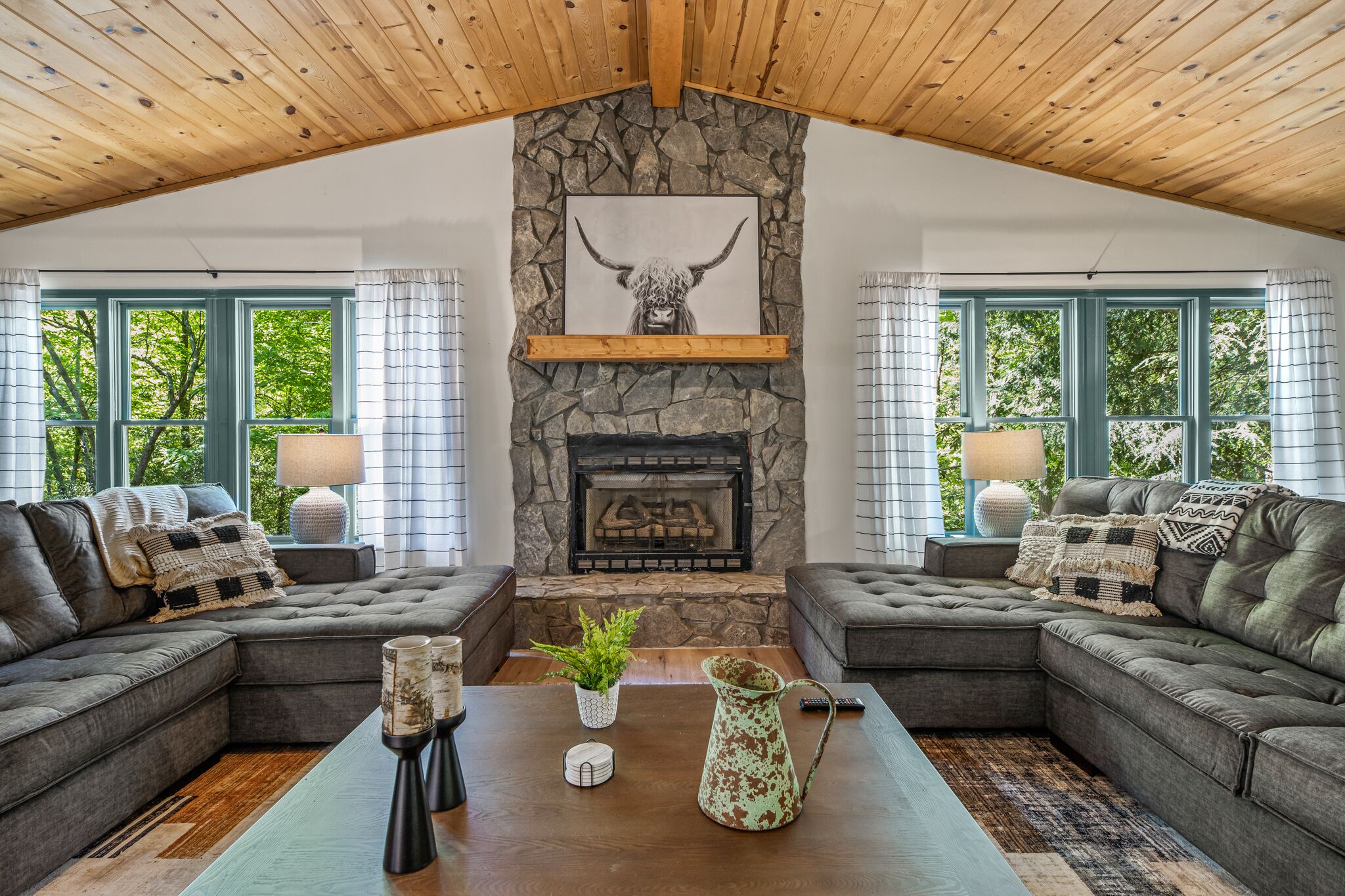 Spacious renovated 5-4 Mountain House in Coosawattee River Resort