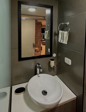 Hårtørrer, håndklæder, Sæbe