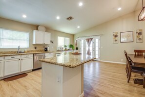 Fridge, microwave, stovetop, dishwasher - 5 Mi to Dtwn Gilbert! Desert Gem w/ Fenced-In Pool (Gilbert)