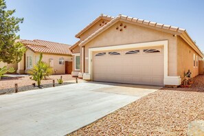 Exterior - 5 Mi to Dtwn Gilbert! Desert Gem w/ Fenced-In Pool (Gilbert)
