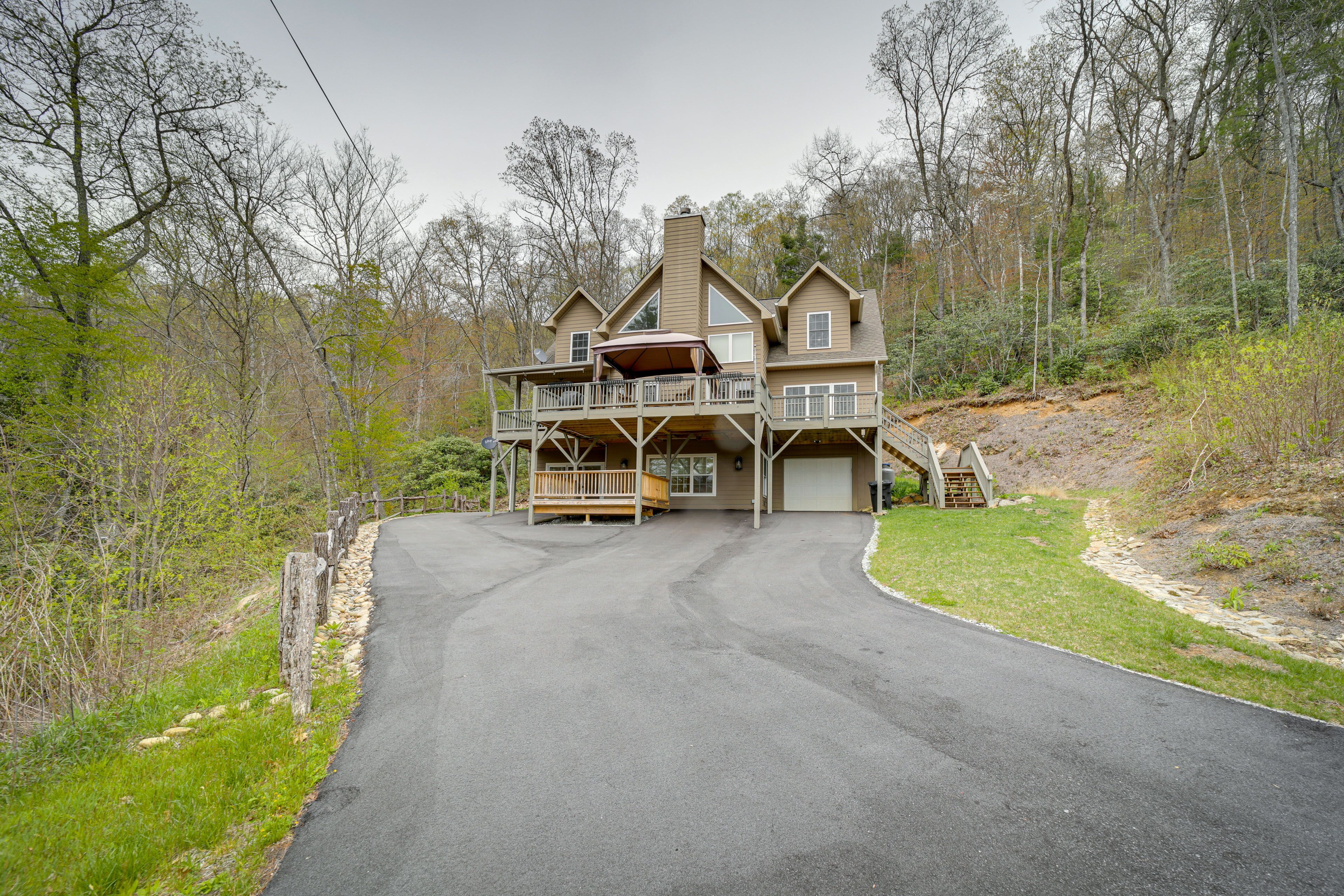 Cullowhee Vacation Rental Near Lake Glenville!