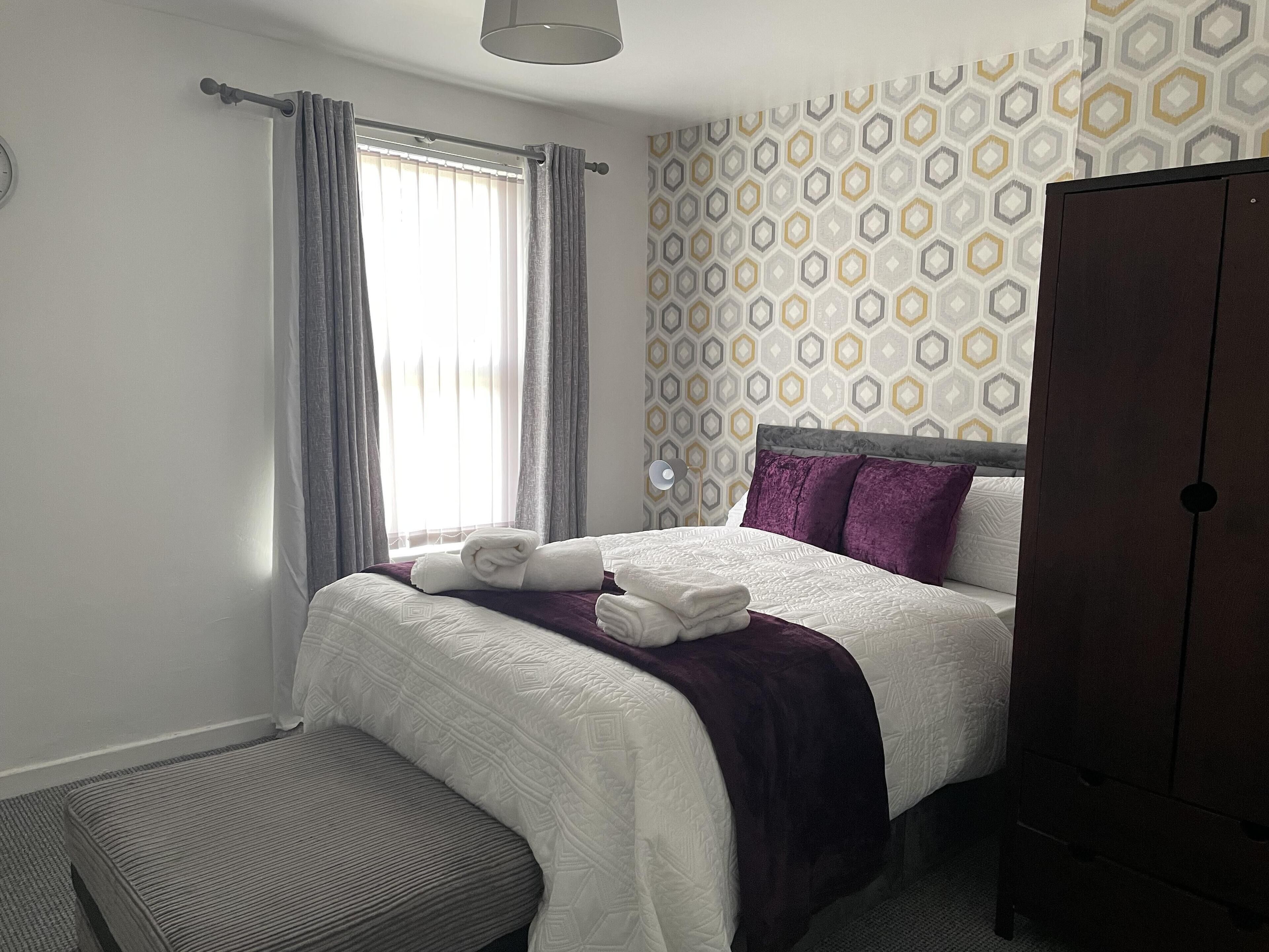 House, 2 Queen Beds | 2 bedrooms, iron/ironing board, free WiFi, bed sheets