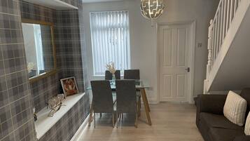 House, 2 Queen Beds | Dining