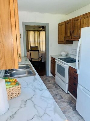 Fridge, oven, stovetop, dishwasher