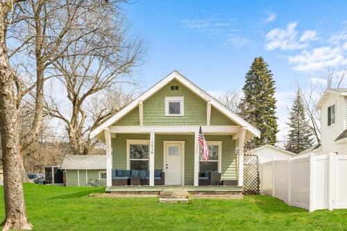 Midtown Outpost: Cozy Cottage - 1 mile from Lake Coeur d'Alene! Walkable Area