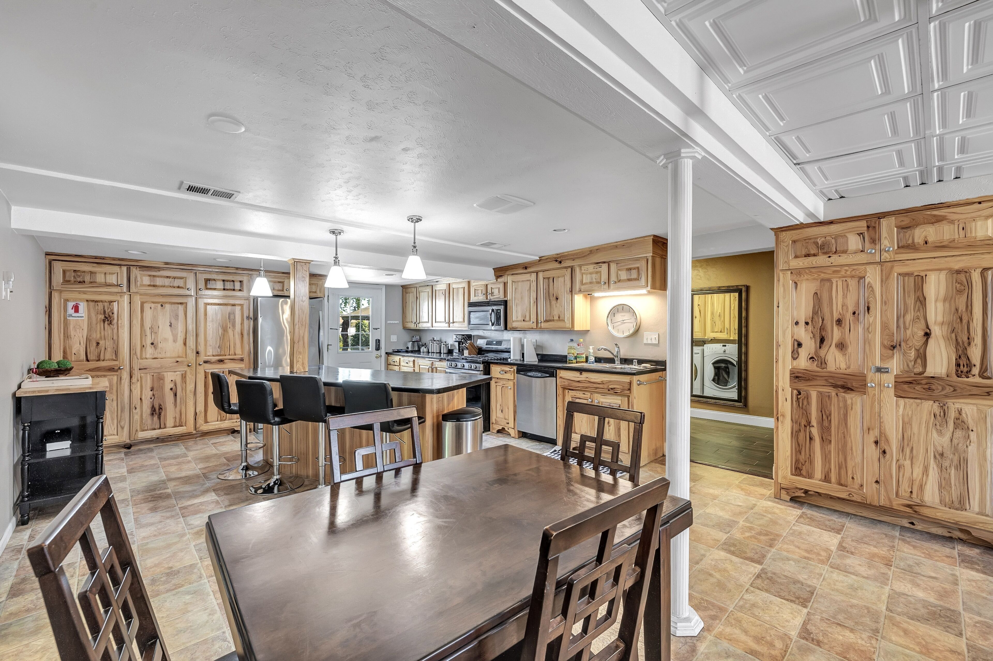 Brett's Bungalow! 2 Bed Townhome! close to Lambeau! by RedAwning