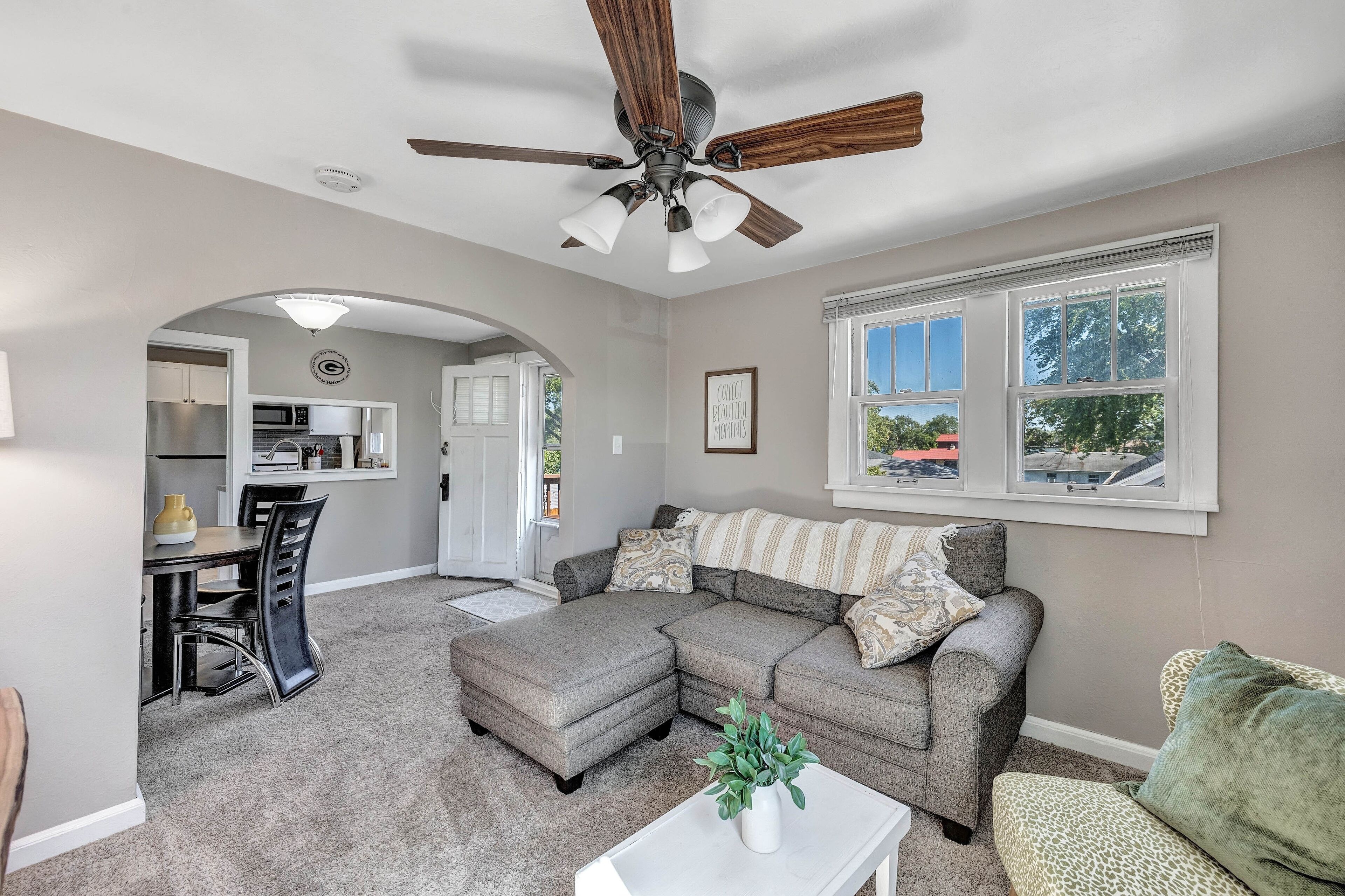 River View- Renovated Townhome close to Lambeau by RedAwning