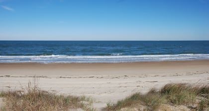 Beach Side HideAway (1-Bedroom Condo) - Pets Allowed by RedAwning