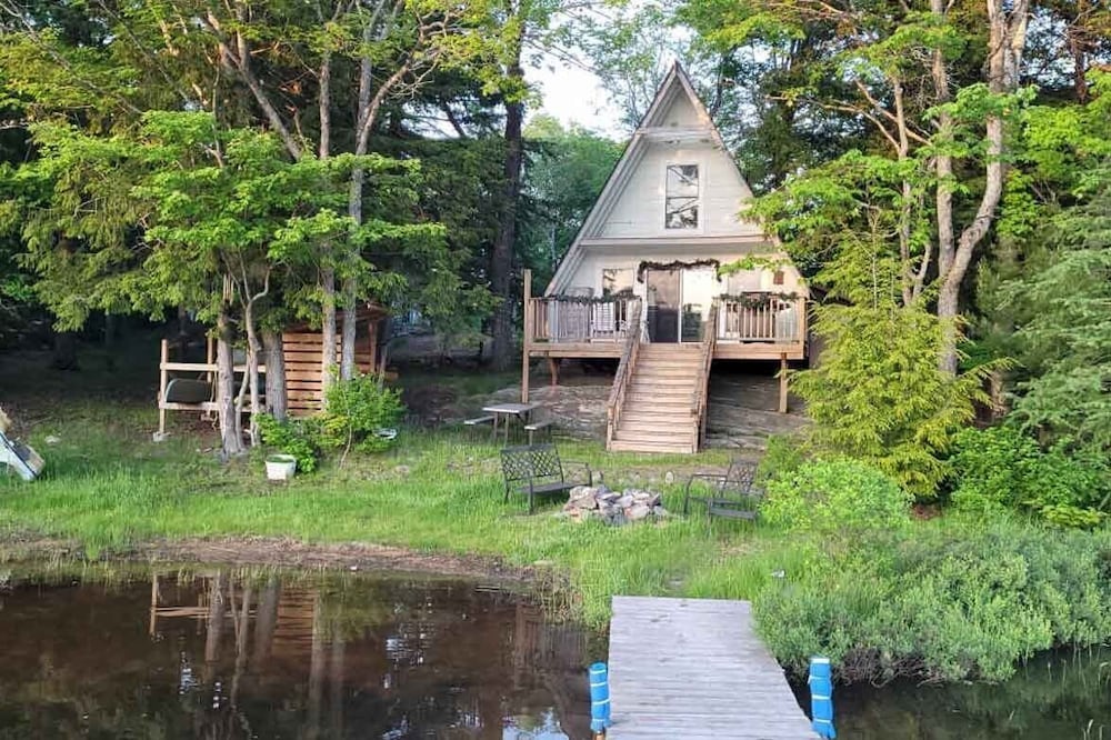 A-Frame of Mind - Cozy, Pet-Friendly Waterfront Cottage in Muskoka