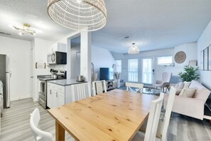 Interior - Spacious Remodeled 3 Bed Apartment | North Austin (Austin)