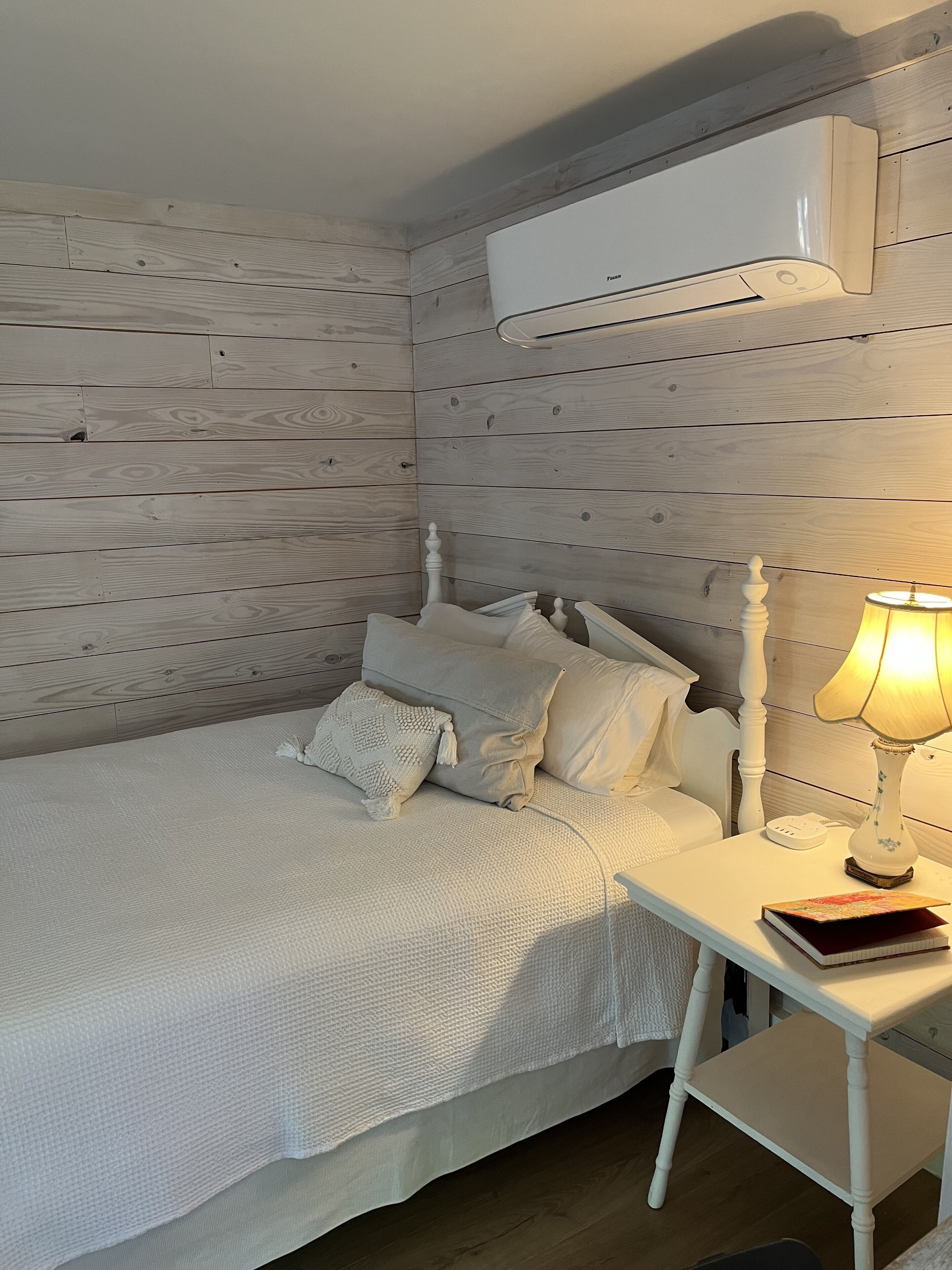 Quaint Cottage Centrally Located to Kerrville