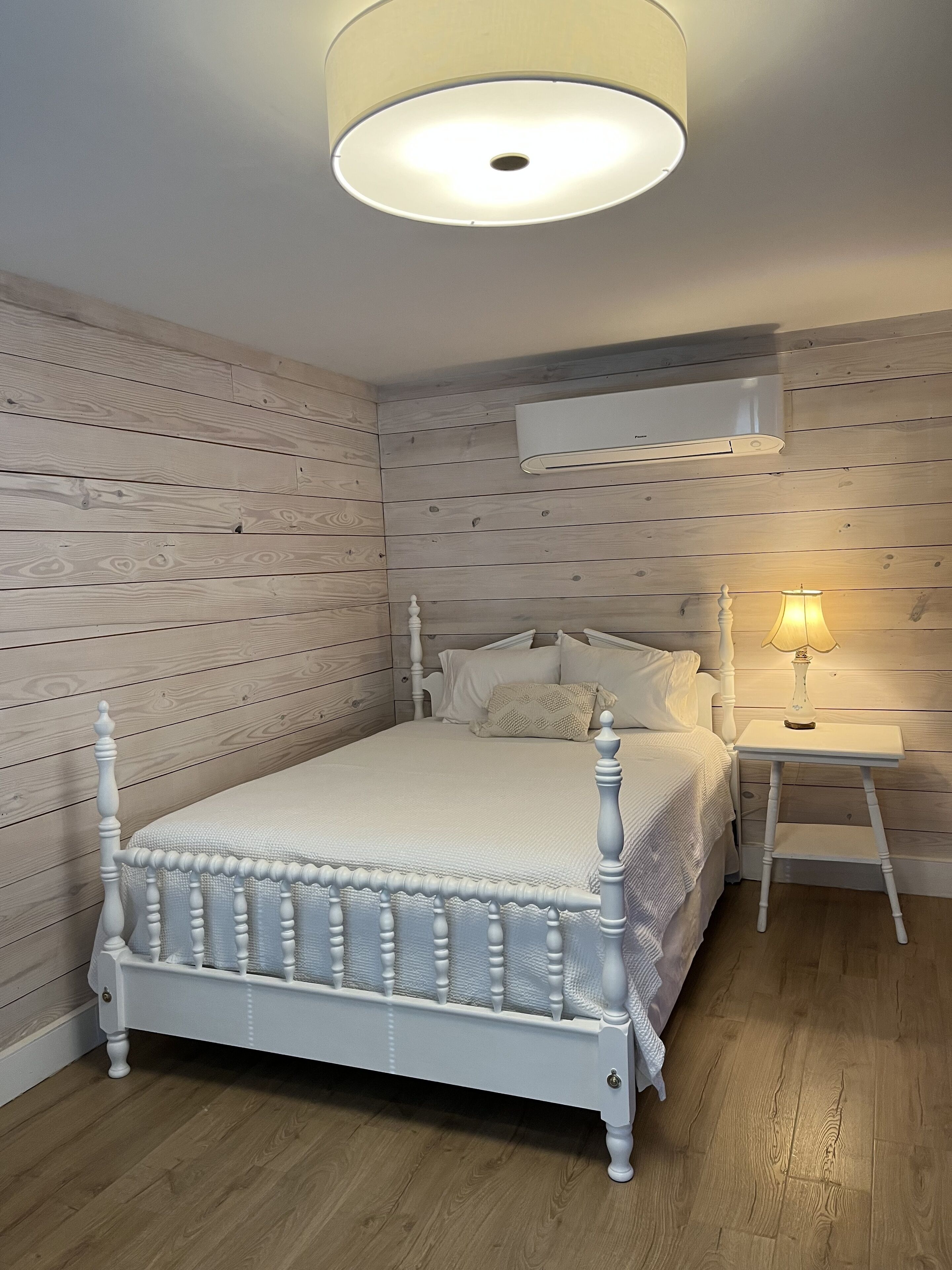 Quaint Cottage Centrally Located to Kerrville