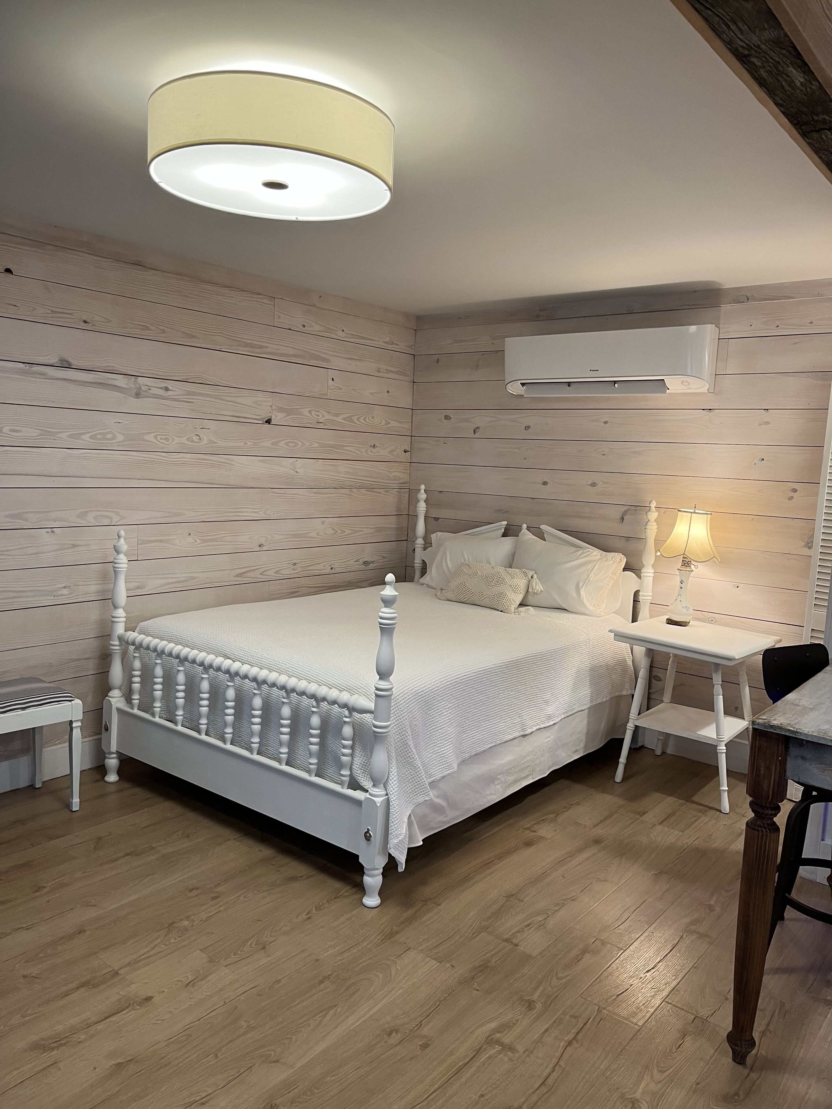 Quaint Cottage Centrally Located to Kerrville