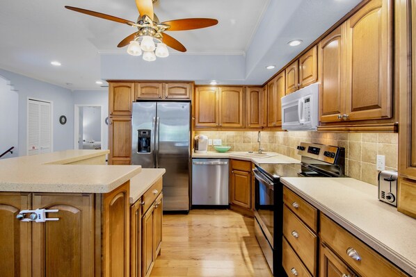 Microwave, stovetop, dishwasher, coffee/tea maker