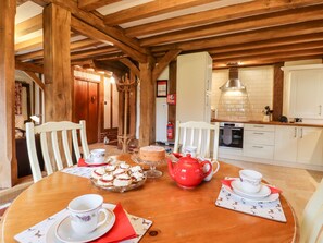 Dining - Blackbird Cottage (Canterbury)