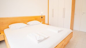 1 chambre, fer et planche à repasser, accès au Wi-Fi (inclus)